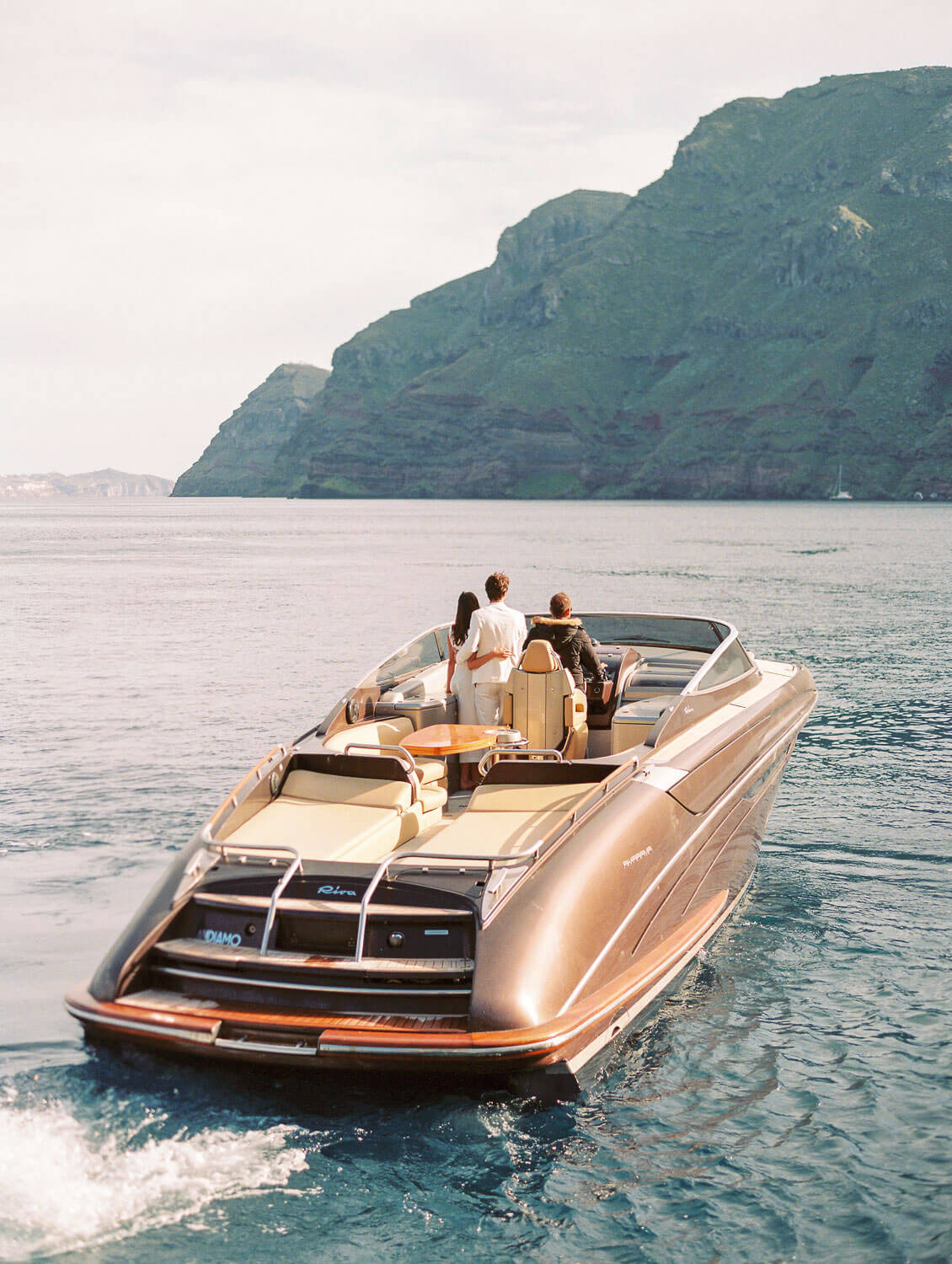 santorini-riva-boats-hire-honeymoon-photography